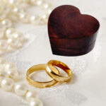 Heart ring box with white velvet inlay - Image 2