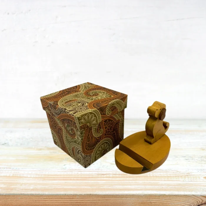 Elegant Paisley Design Gift Box - Image 5