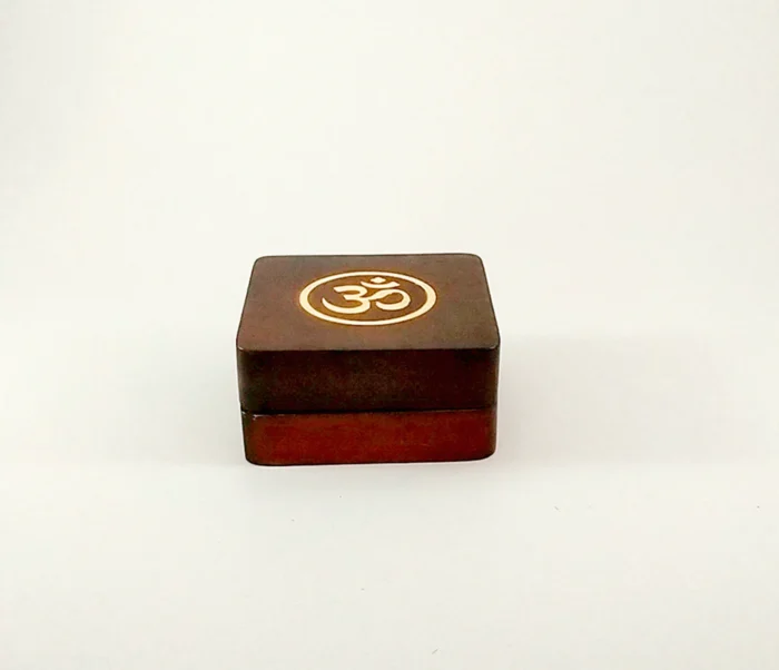 Elegant Mahogany Wooden Box with Engraved Logo - Image 5