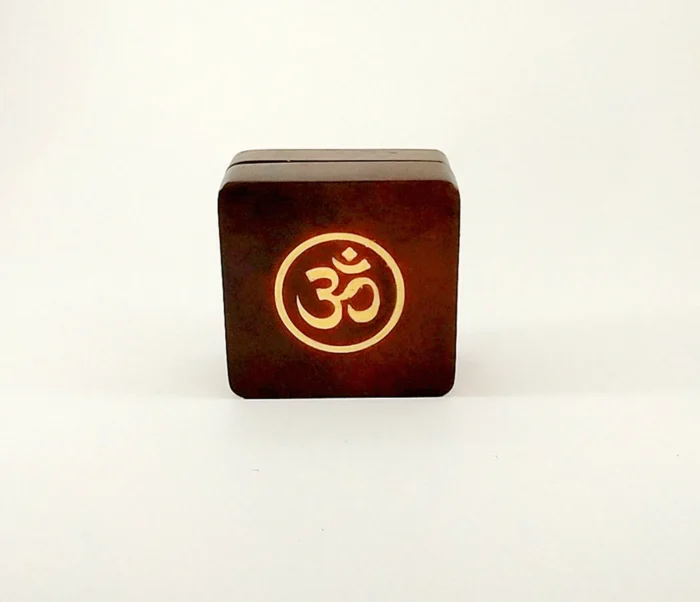 Elegant Mahogany Wooden Box with Engraved Logo - Image 4