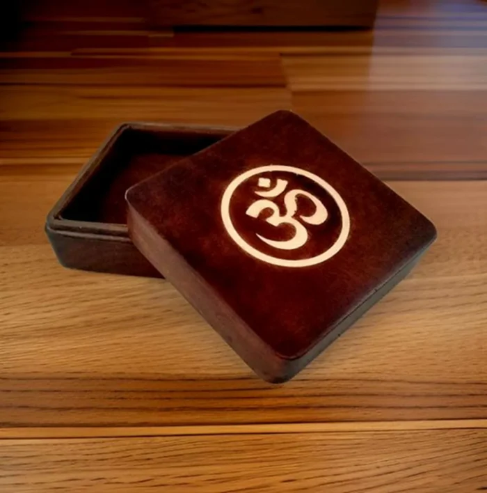 Elegant Mahogany Wooden Box with Engraved Logo - Image 3